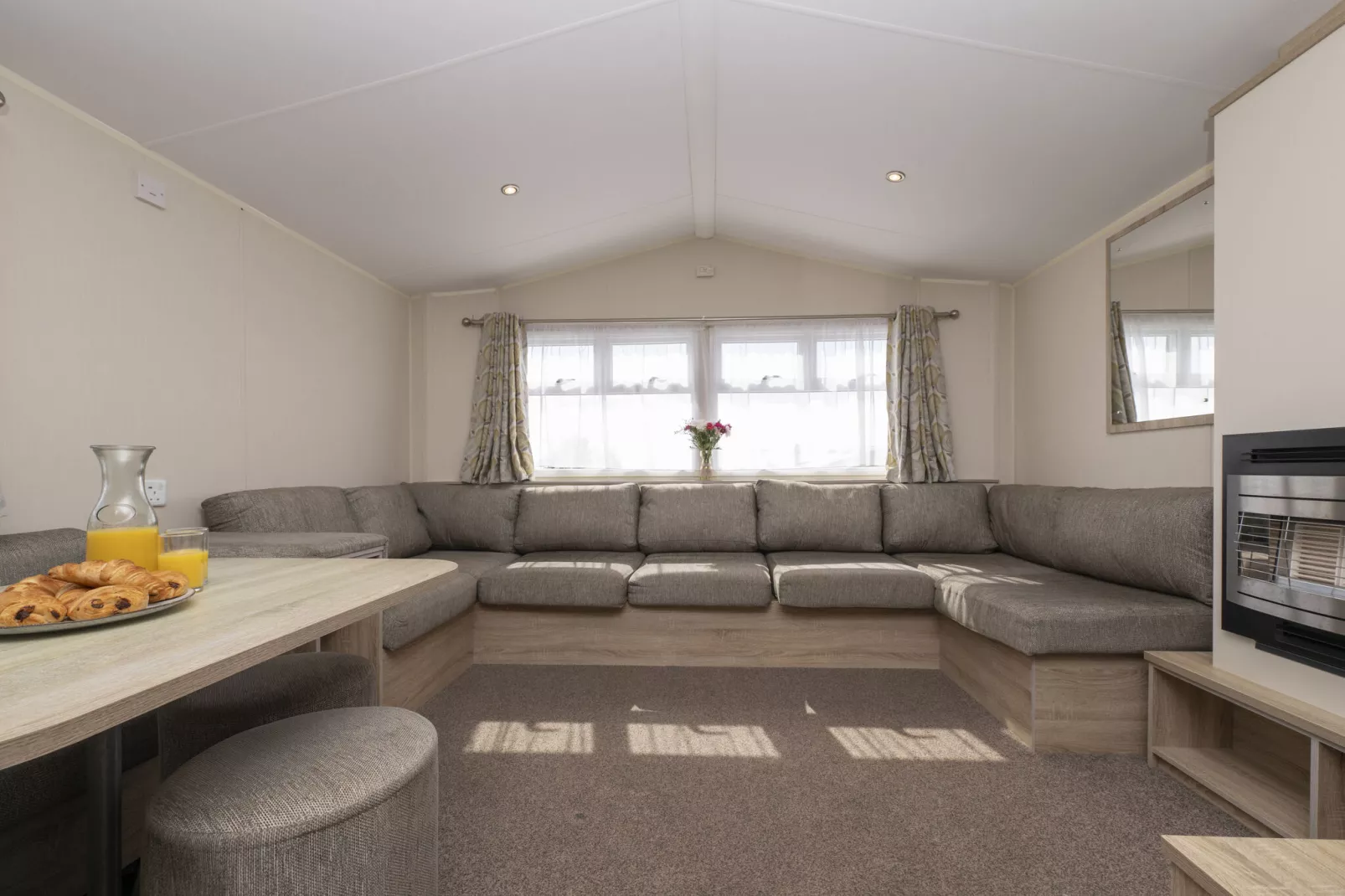 Sunrise-Living room