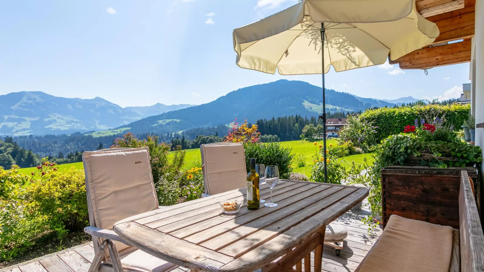 Blick ins Brixental-Terrassenbalkon