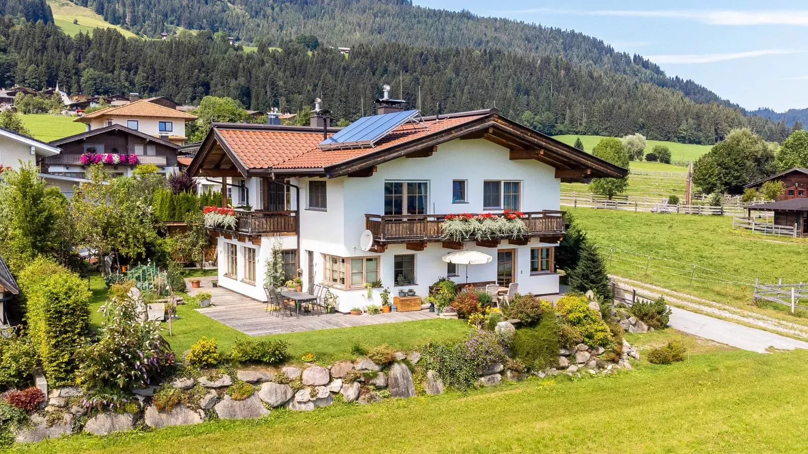 Blick ins Brixental-Außenbereich Sommer