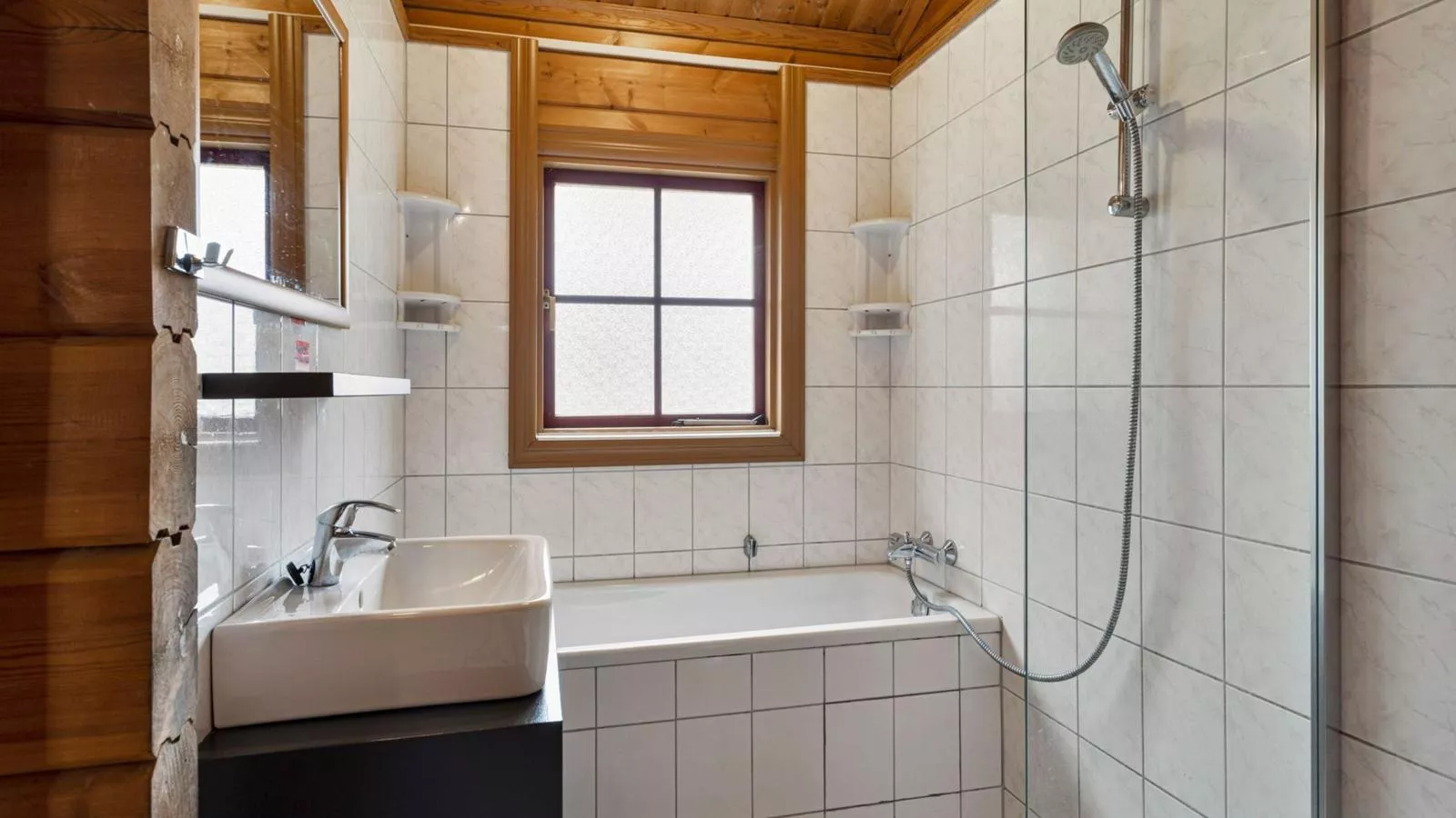 Charlie-Bathroom