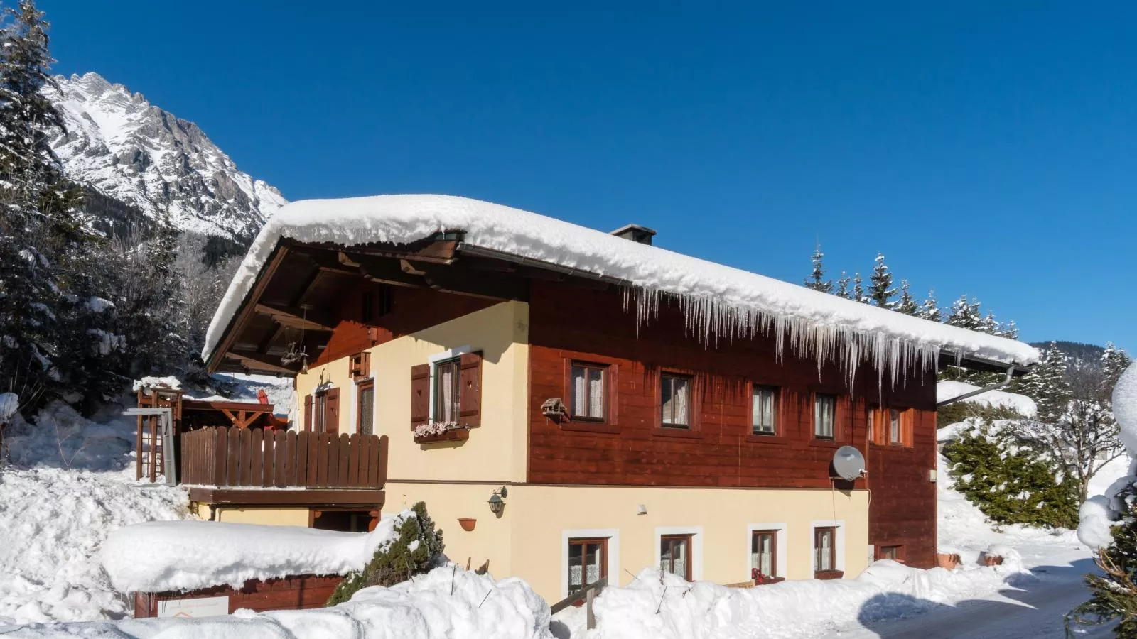 Haus Weissbach-Exterior winter