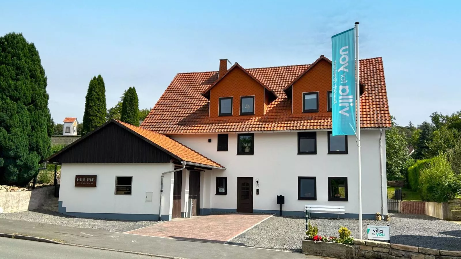 Grutsk-Exterior summer