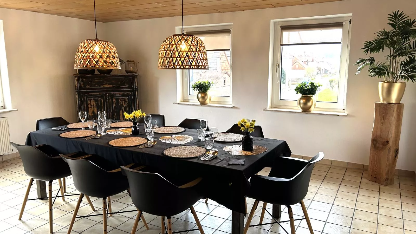 Grutsk-Dining room