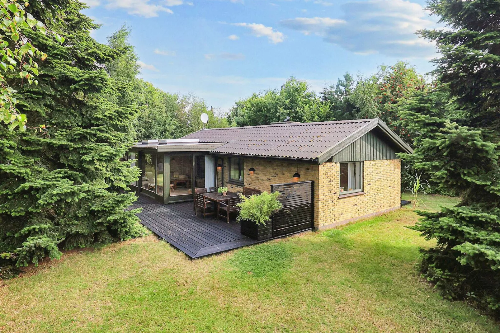 Helle Hutte mit Gartenterrasse-By Traum