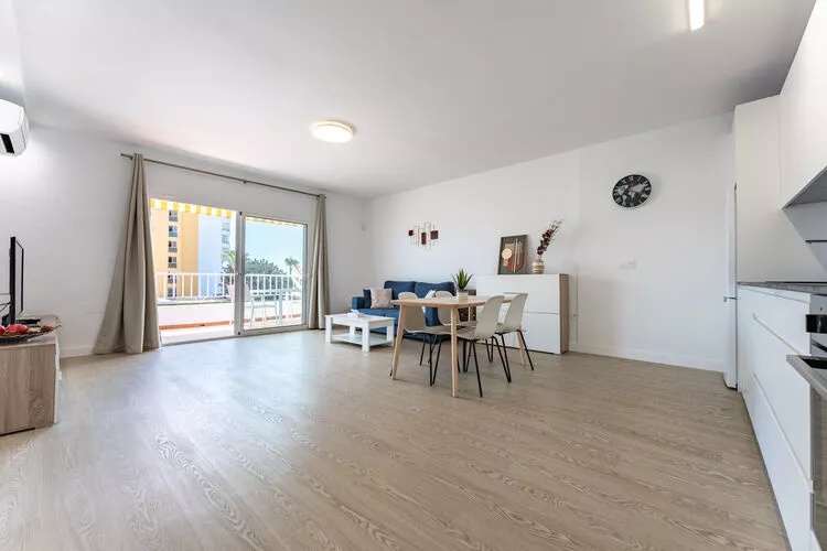 CT 328 - Faro's Butiplaya Apartment for 2-Living room