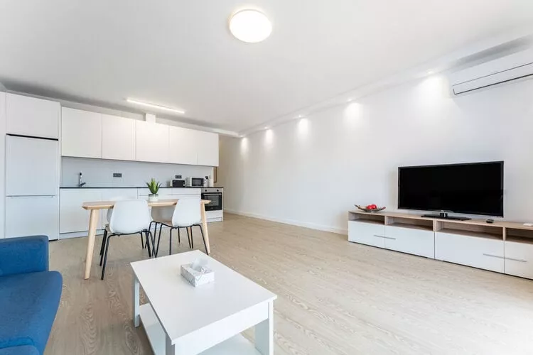CT 328 - Faro's Butiplaya Apartment for 2-Living room