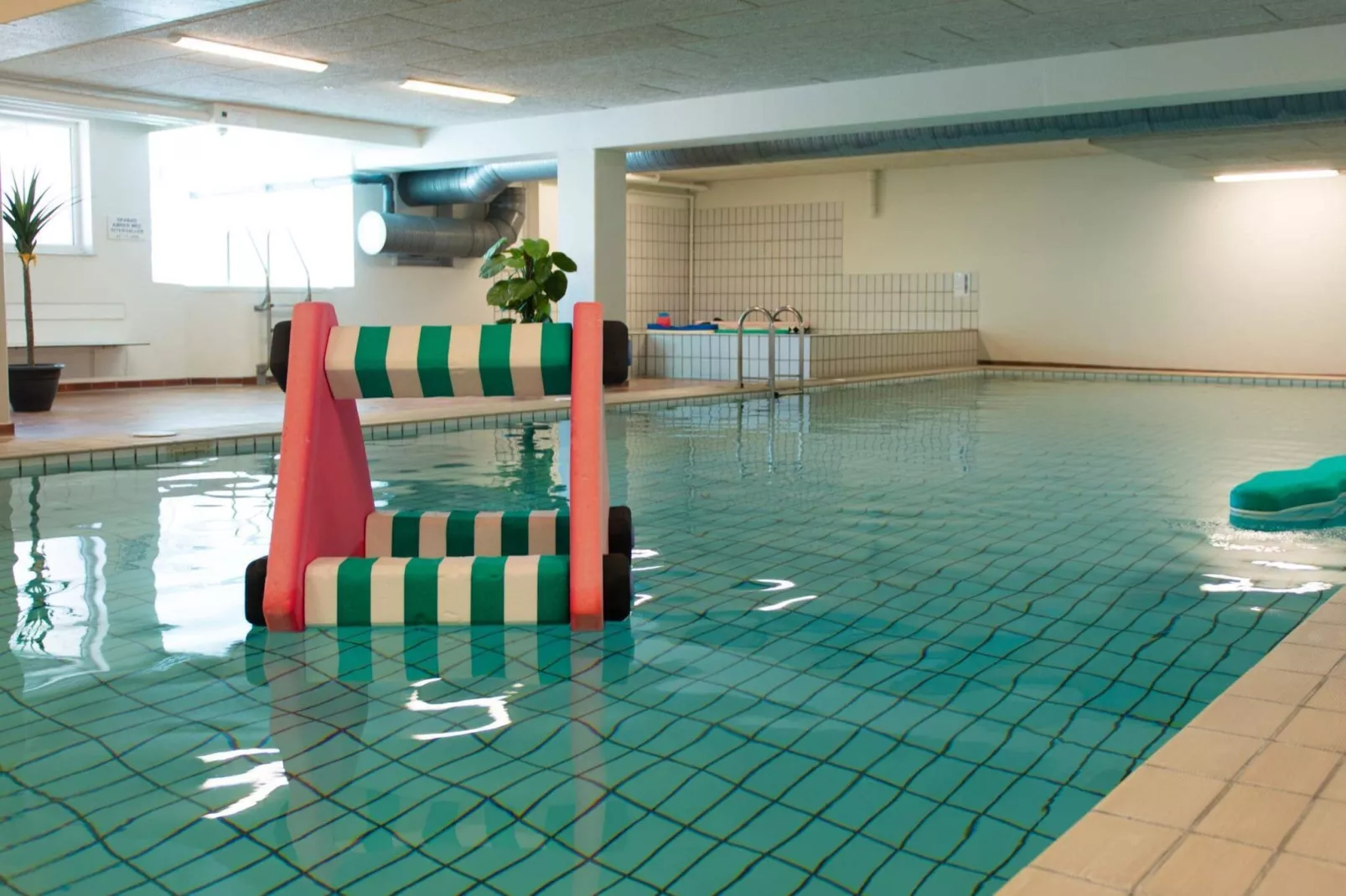 2 room,ground floor-Piscine