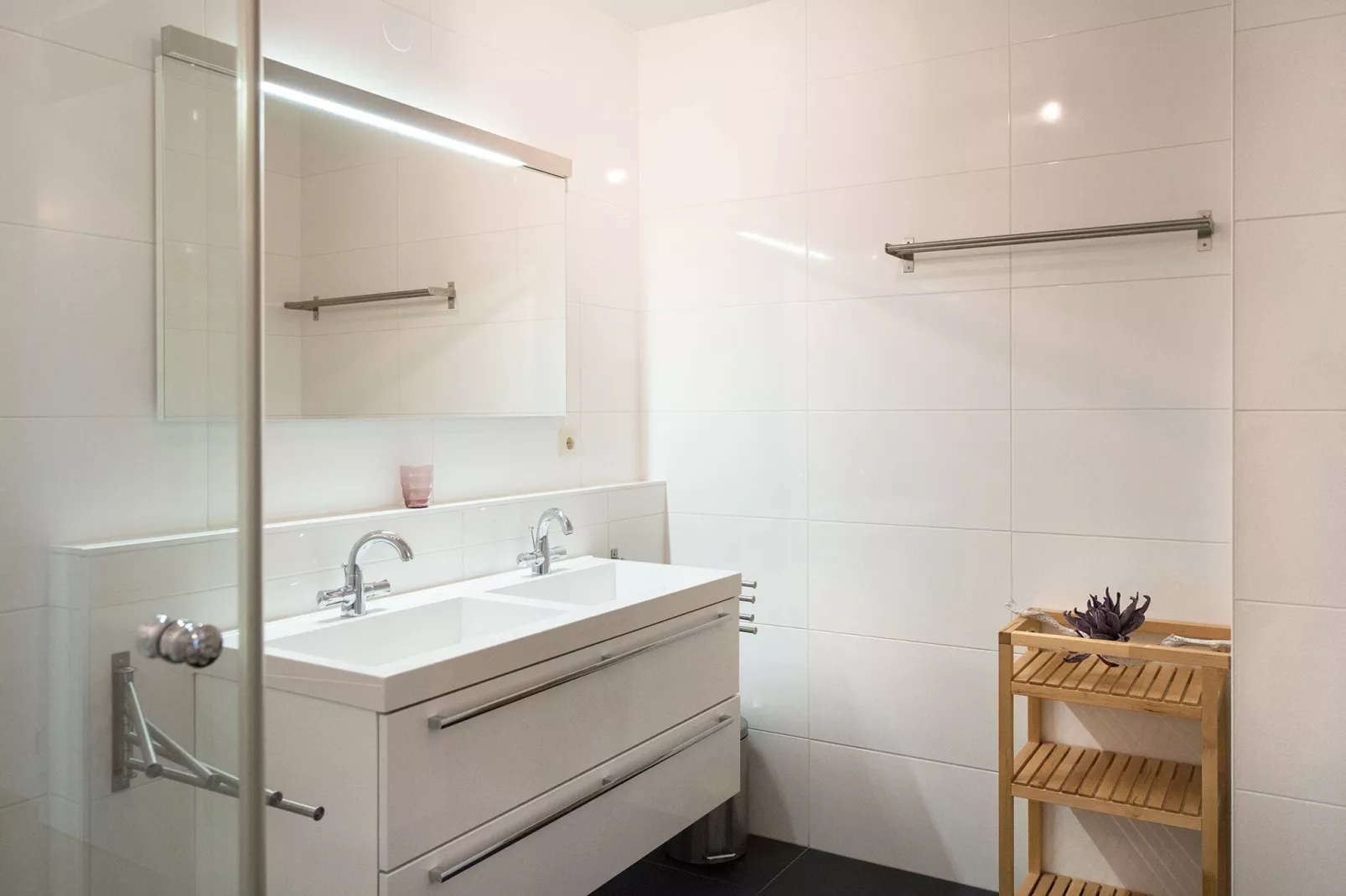 Scheveningen Harbour 40-Bathroom