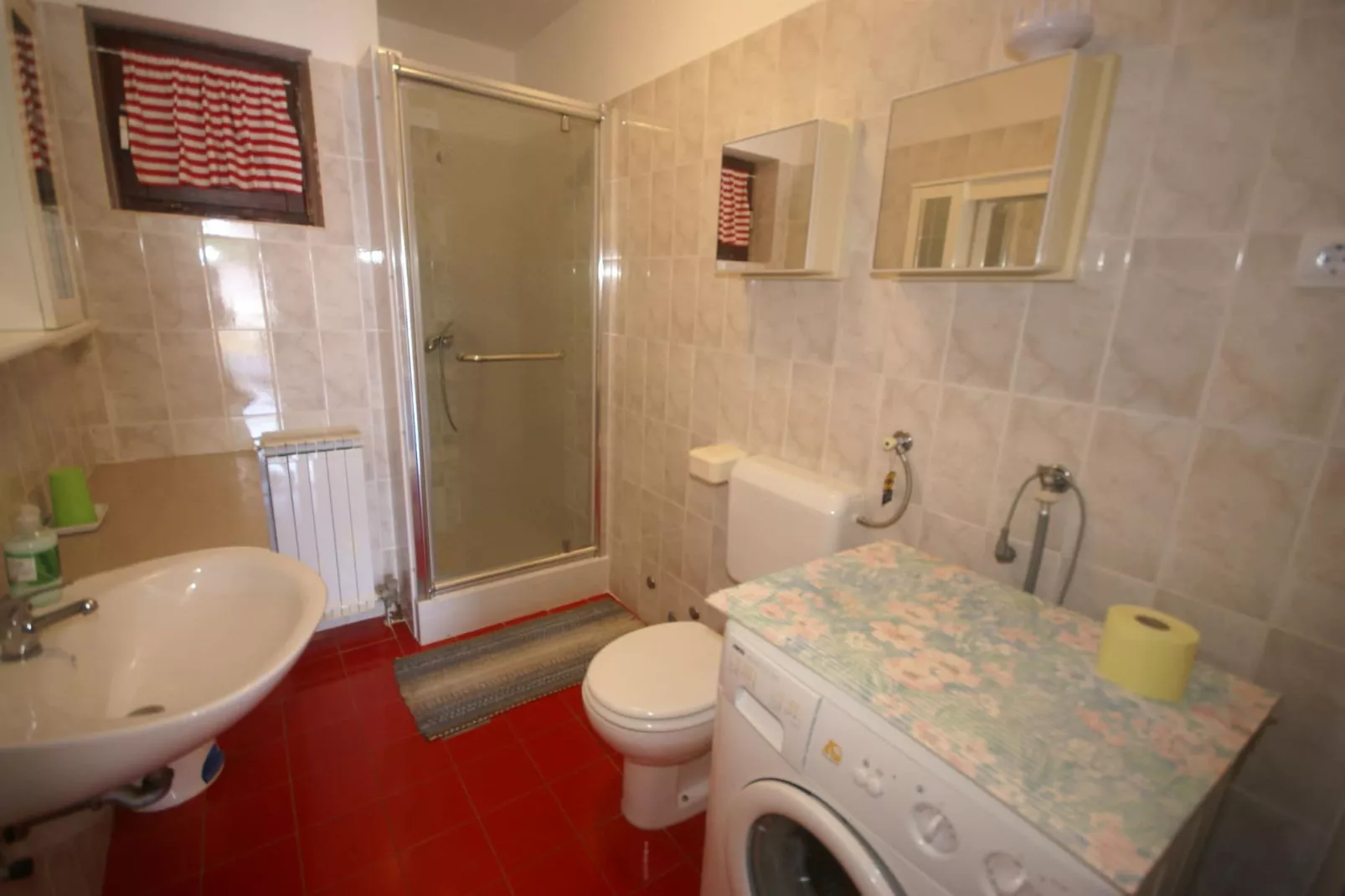 Lavinija Green-Bathroom