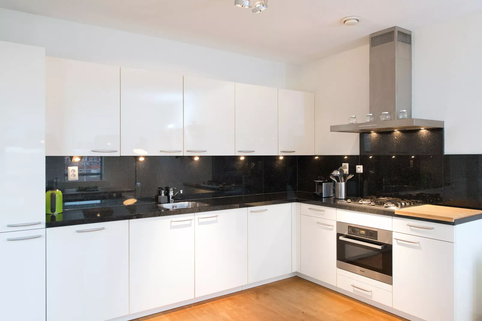 Scheveningen Harbour 42A-Kitchen