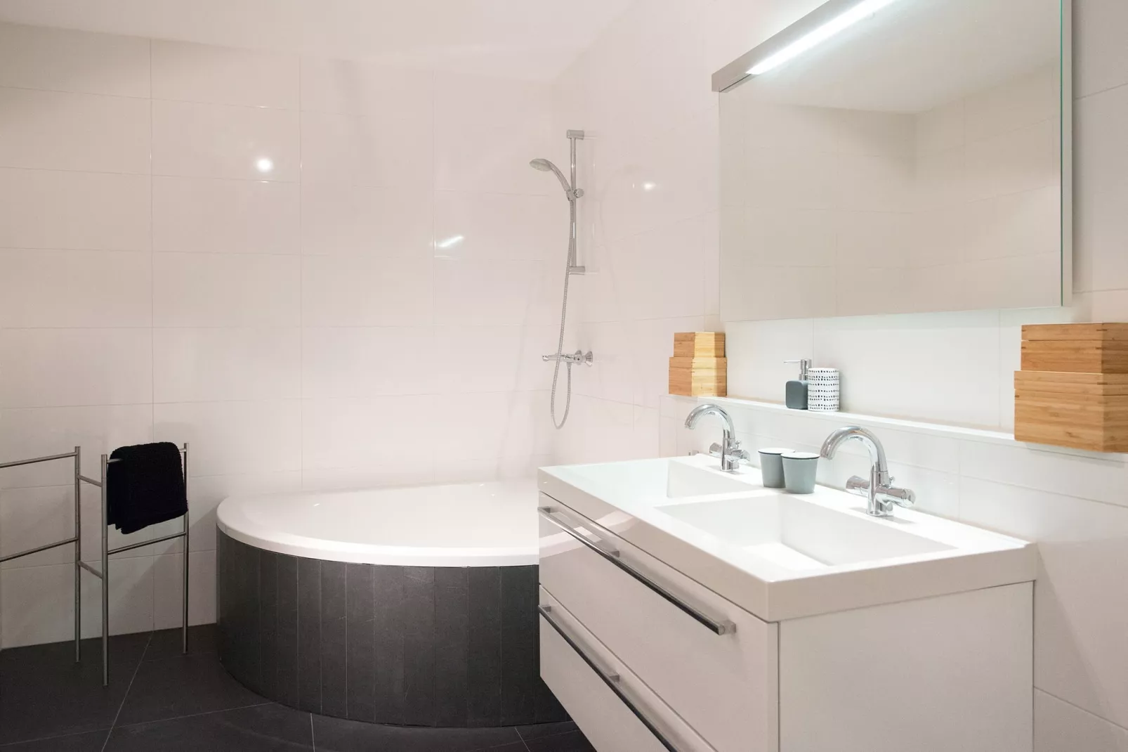 Scheveningen Harbour 42A-Bathroom