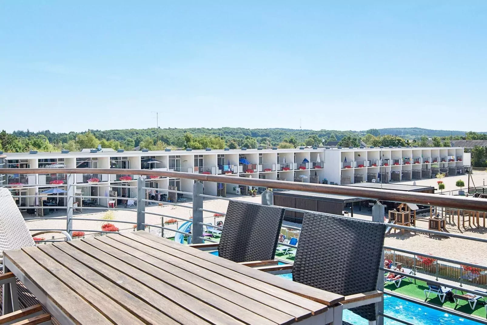 3 room,1 st floor,penthouse-View