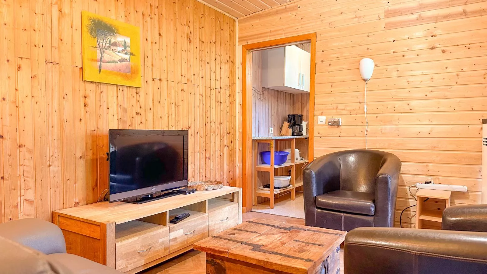 Wood Cabin-Living room
