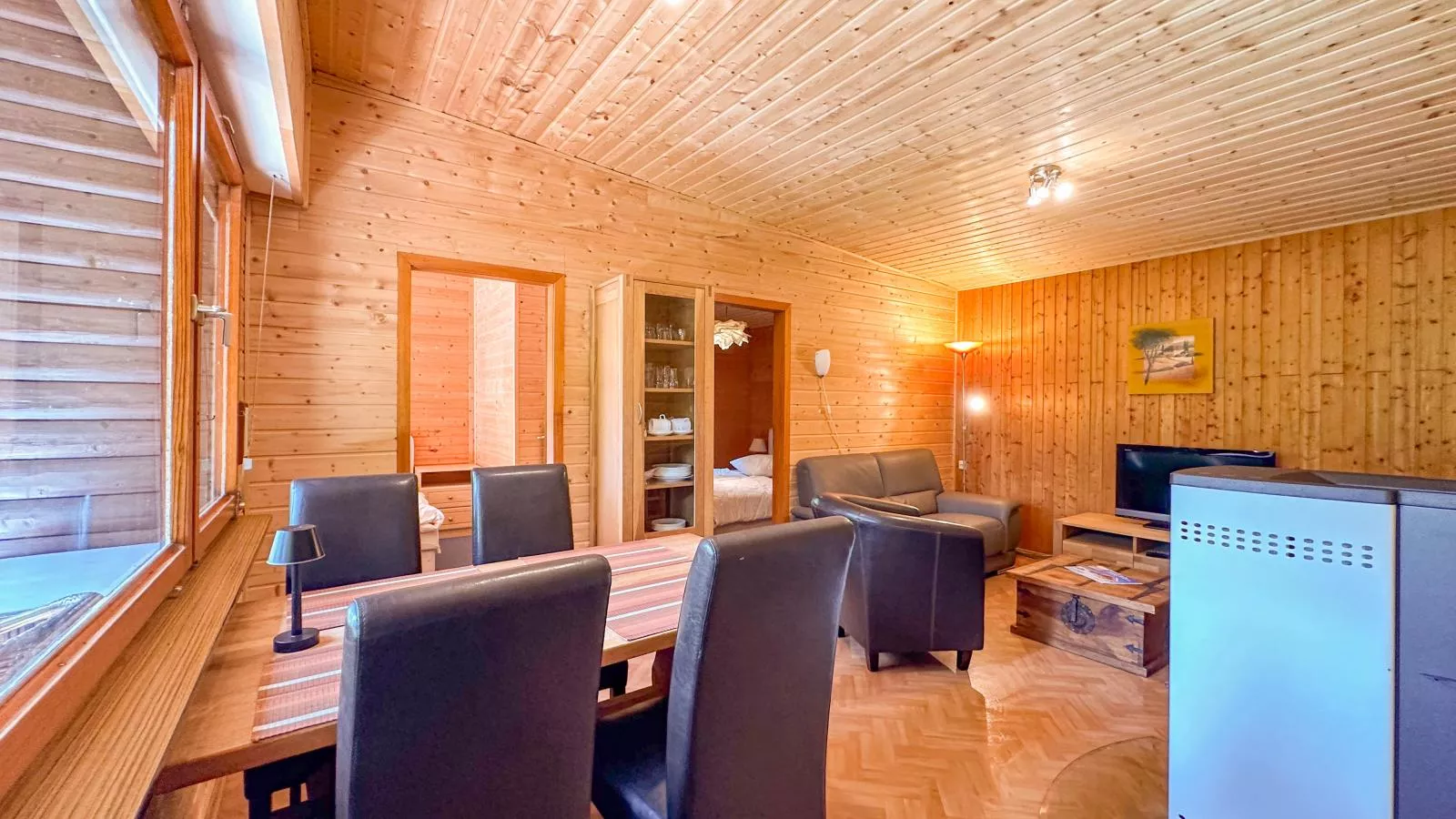 Wood Cabin-Living room