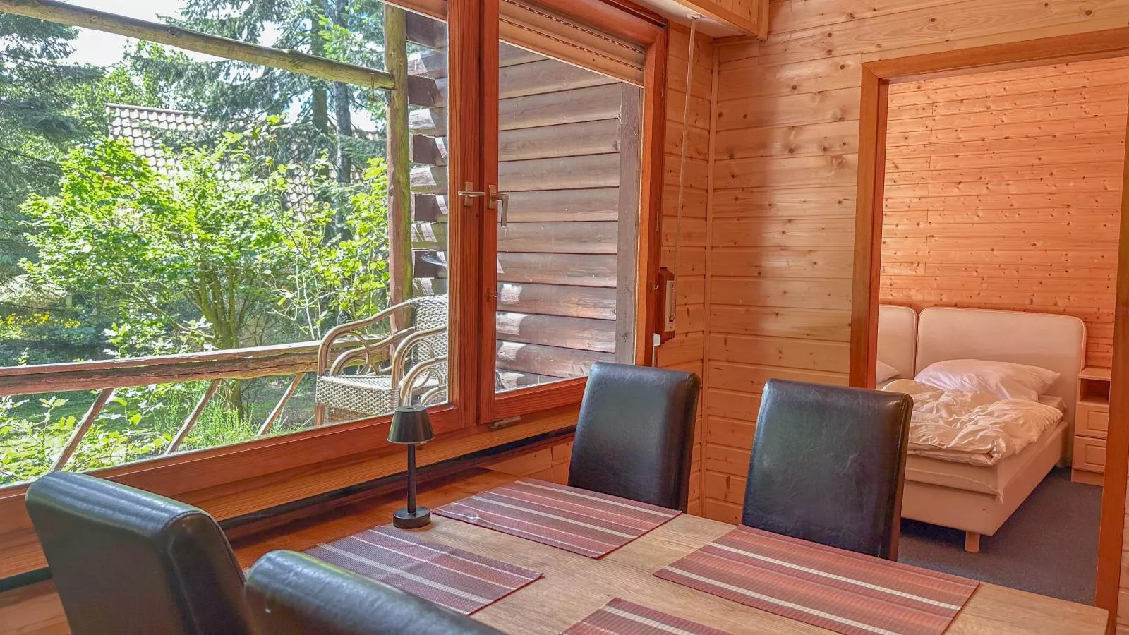 Wood Cabin-Dining room