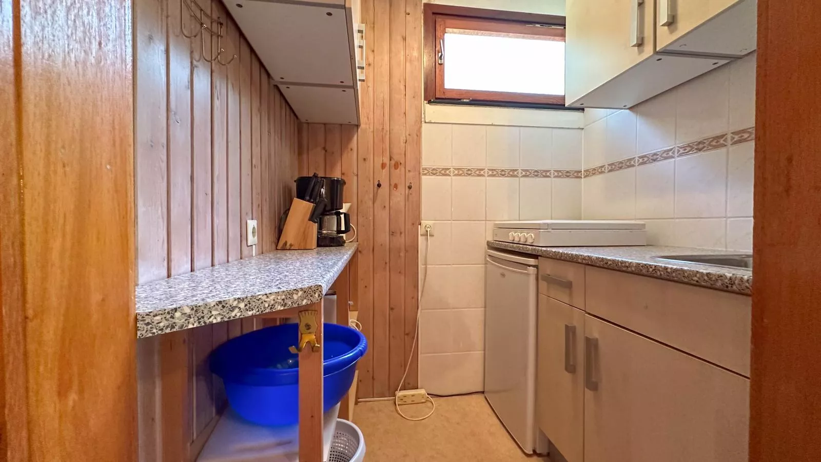 Wood Cabin-Kitchen