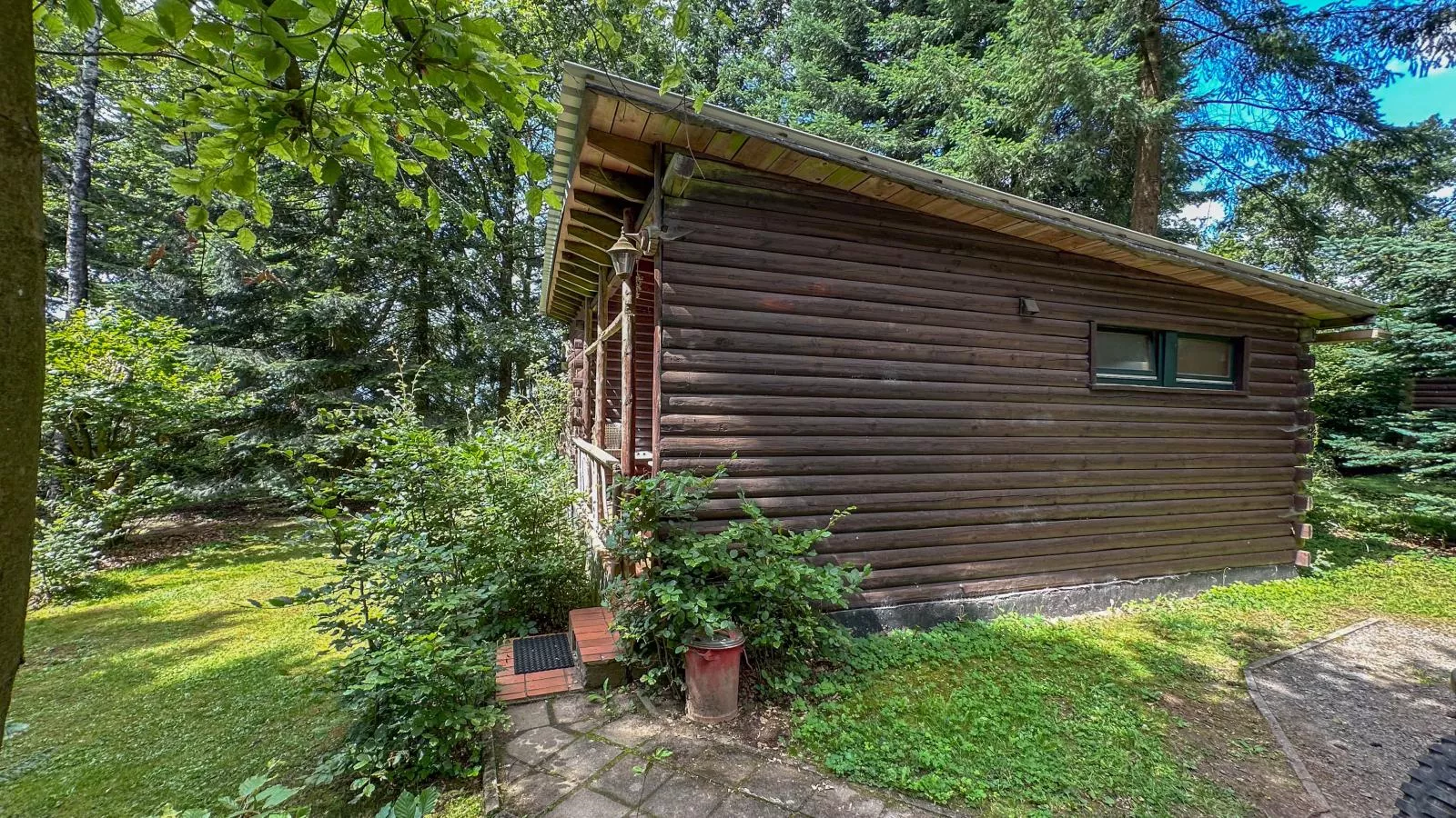 Wood Cabin-Exterior summer