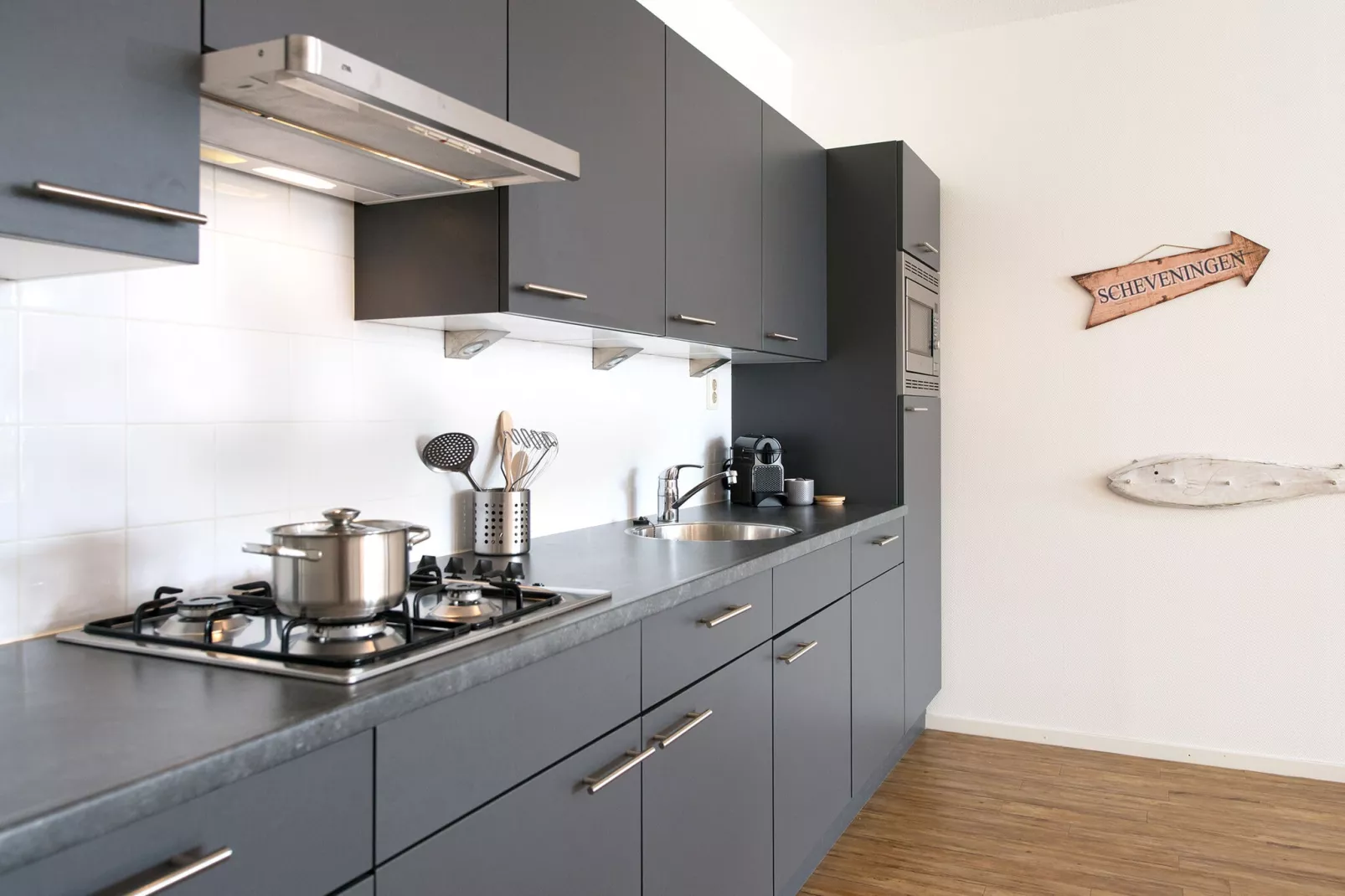 Scheveningen Harbour 48A-Kitchen
