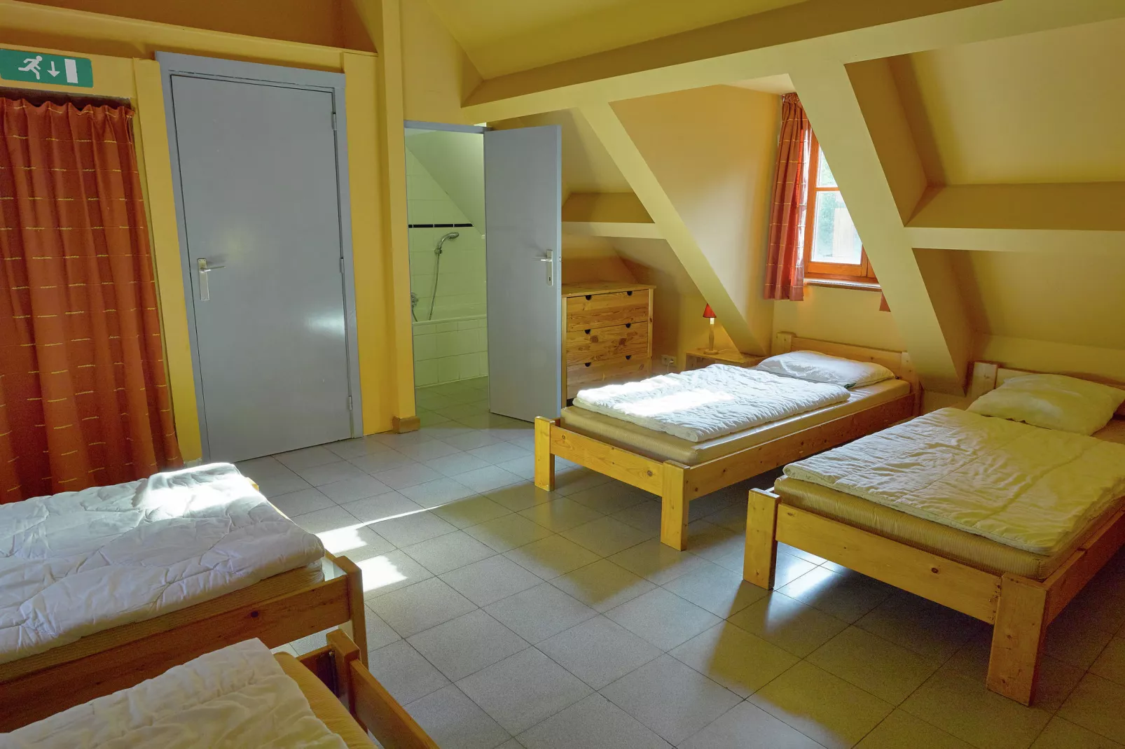 Le Roi-Bedroom