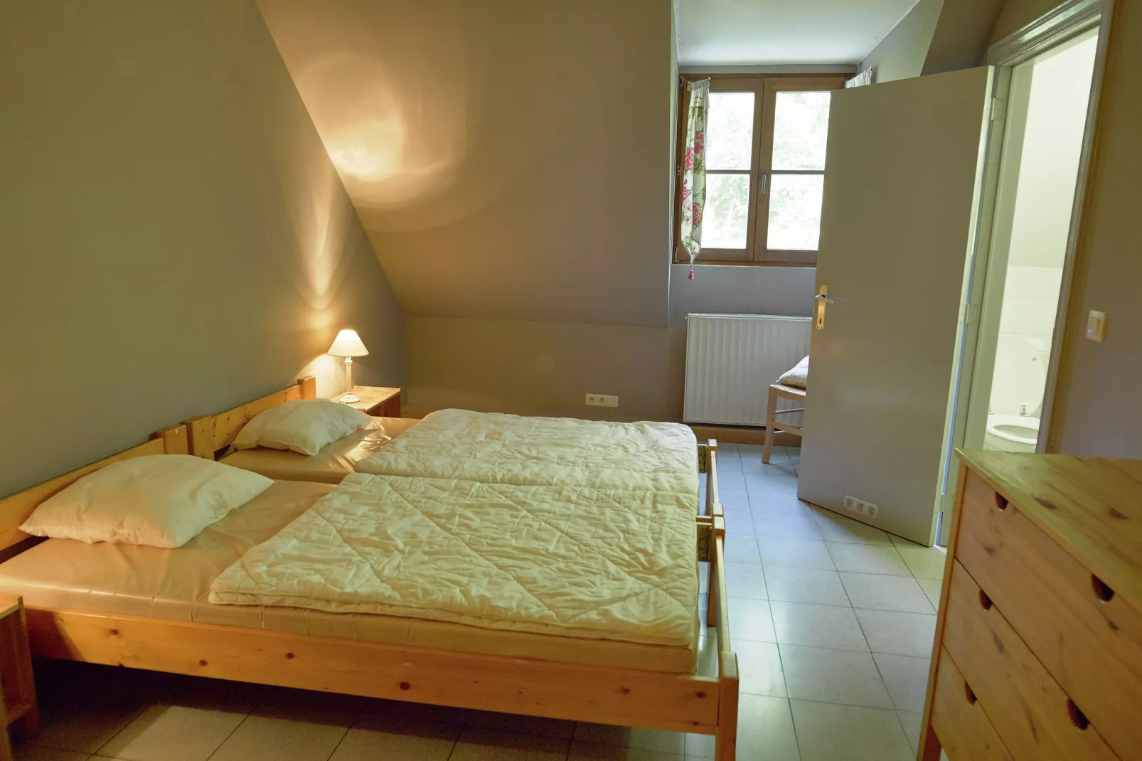 Le Roi-Bedroom
