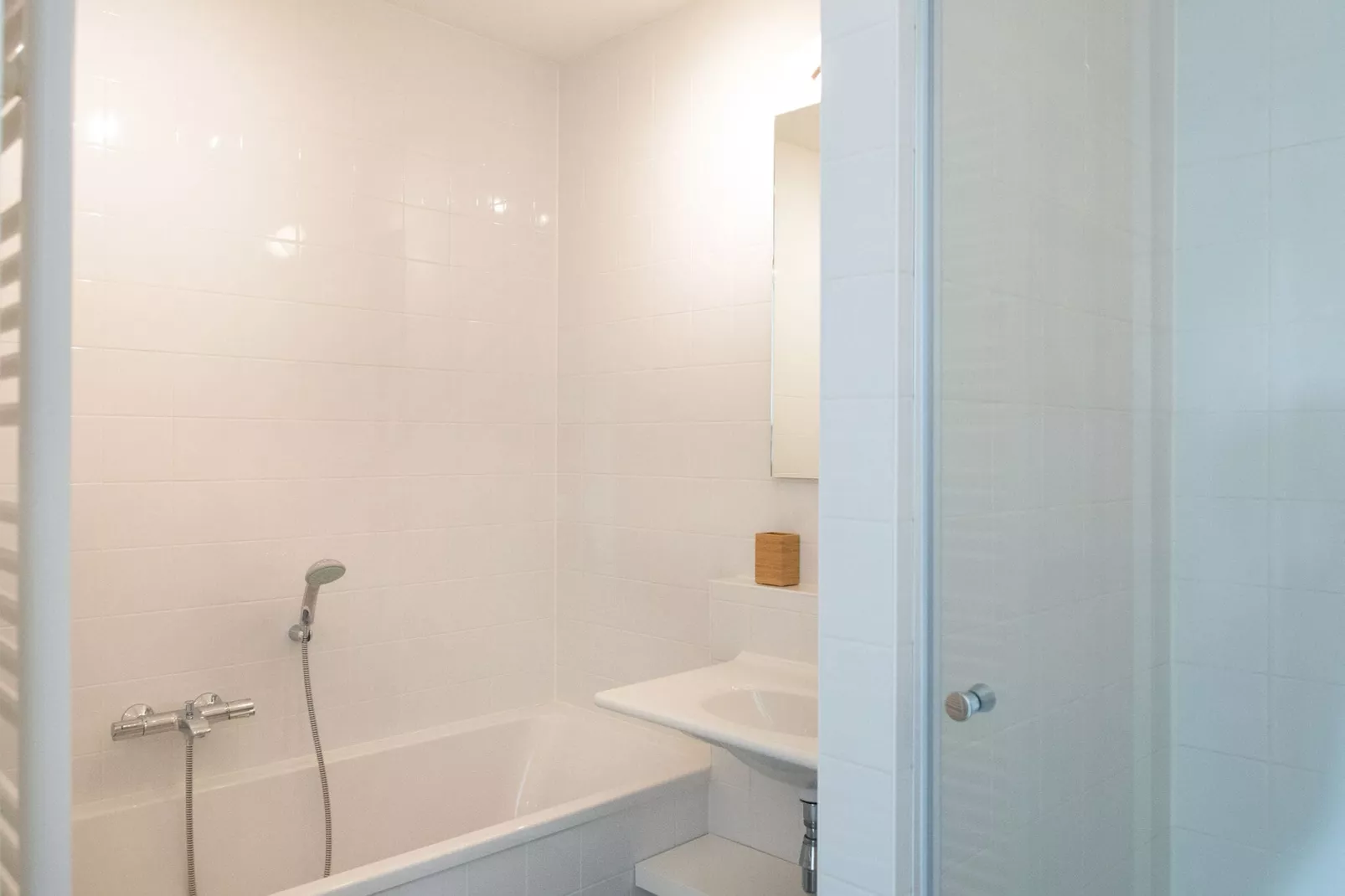 Scheveningen Harbour 48A-Bathroom