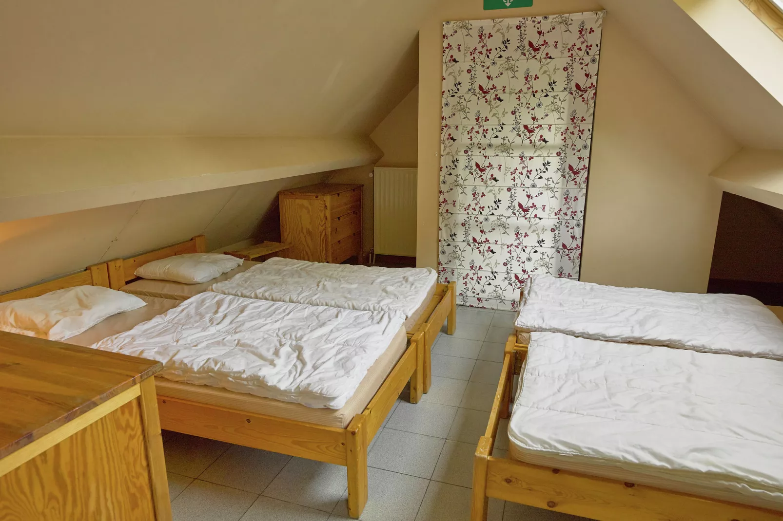 Le Roi-Bedroom