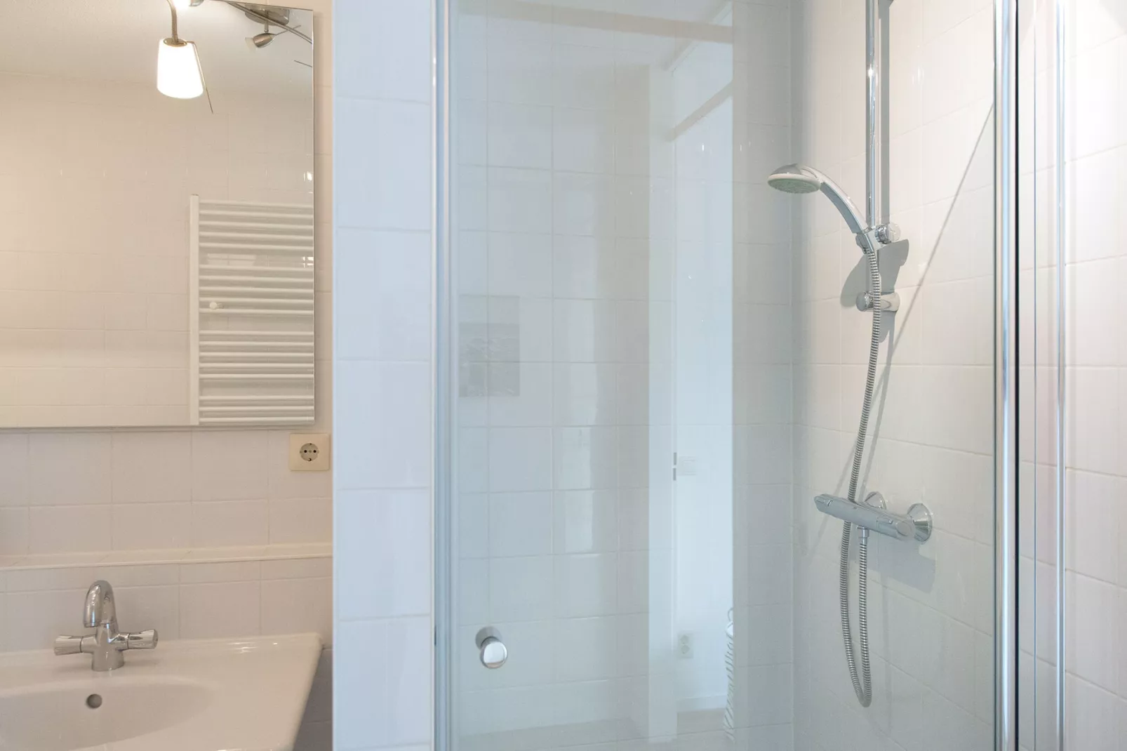 Scheveningen Harbour 48A-Bathroom