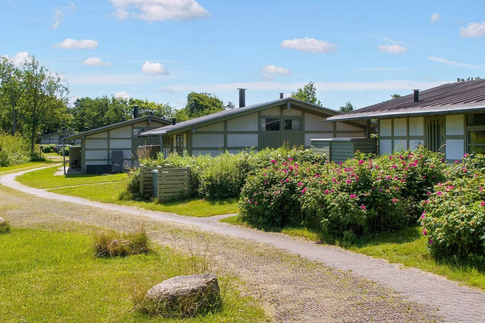 3 room,w/partially seaview,renovated-View