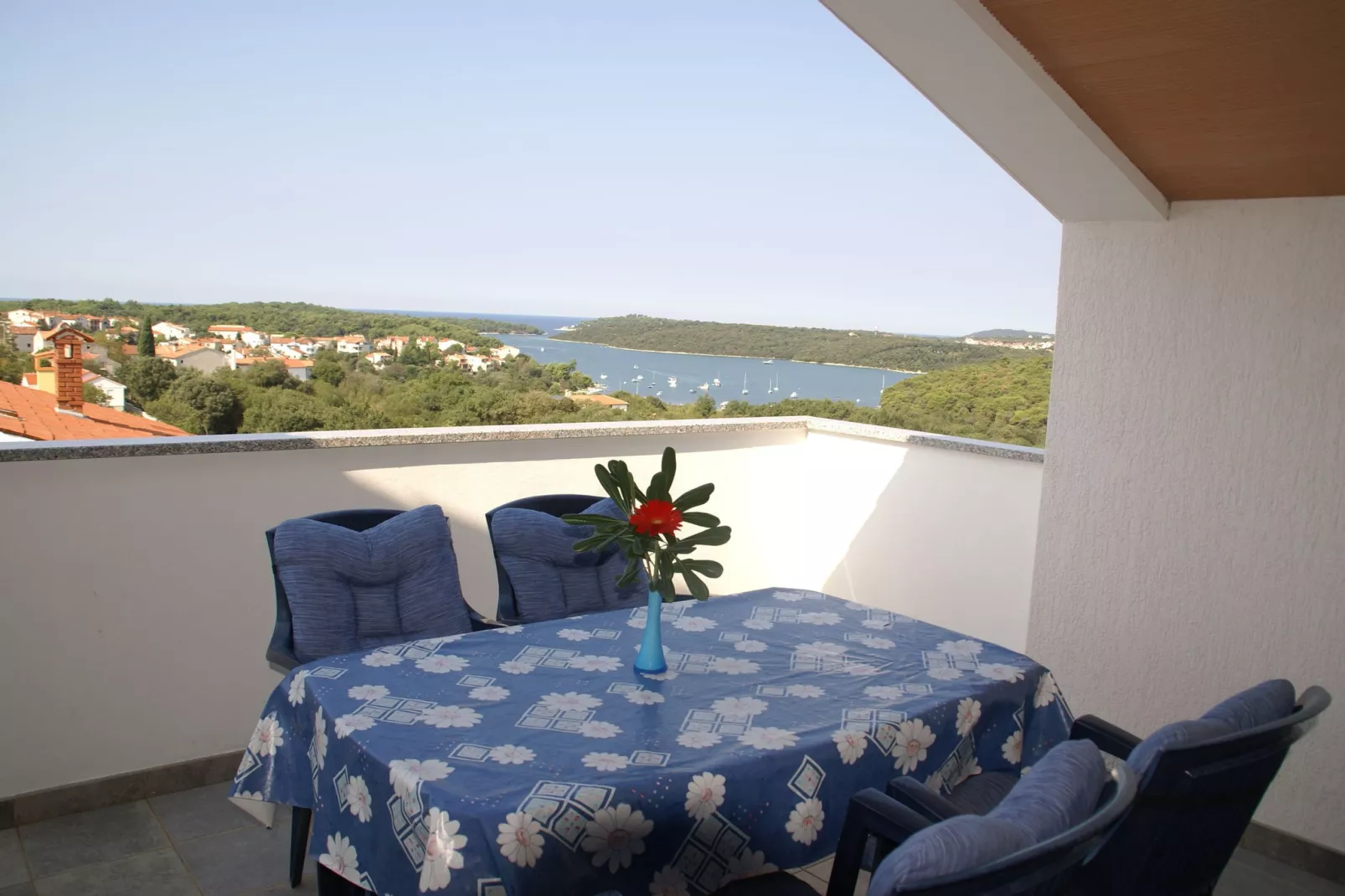 Lavinija Rosa-Terrace balcony