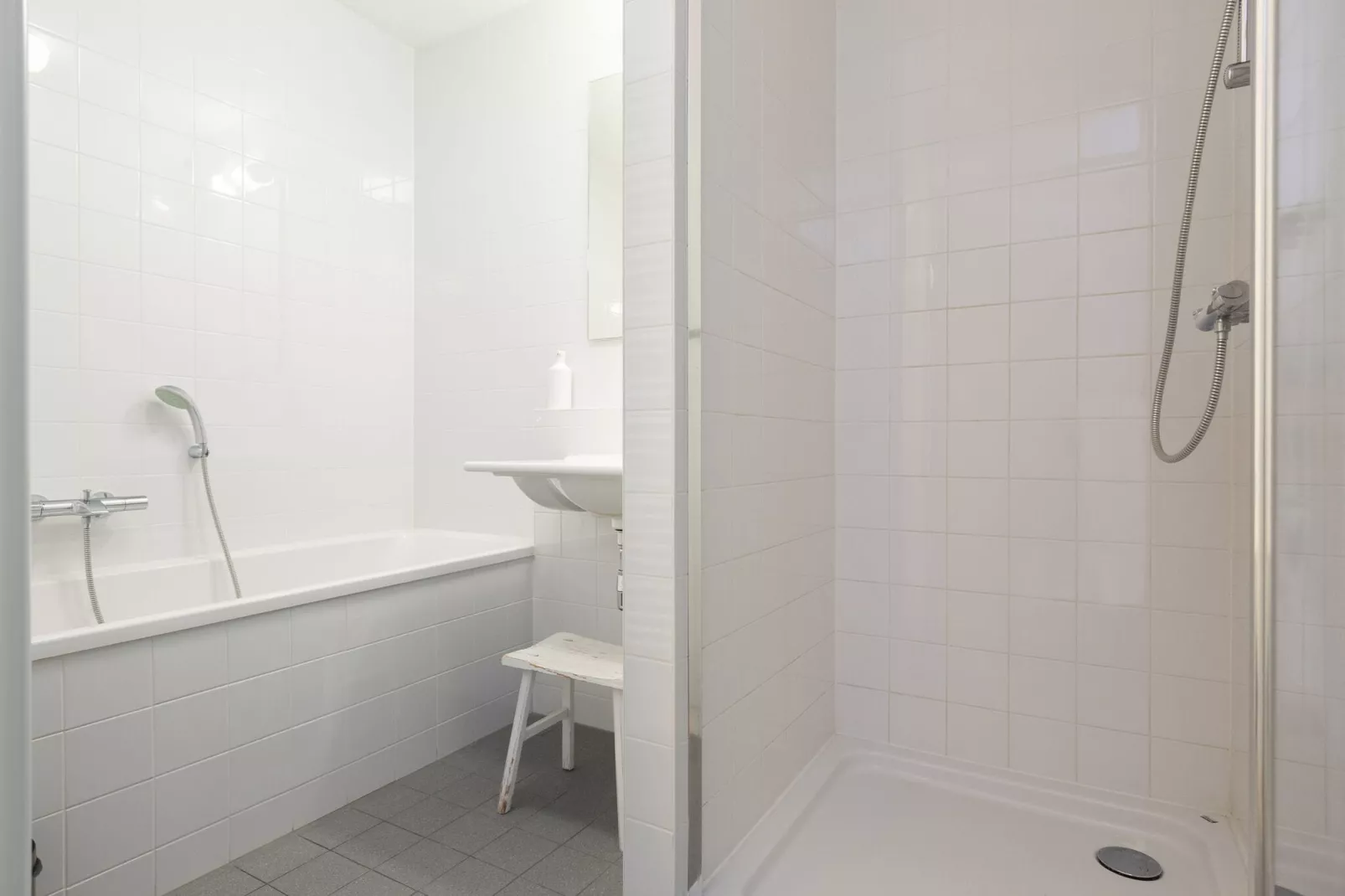 Scheveningen Harbour 50A-Bathroom