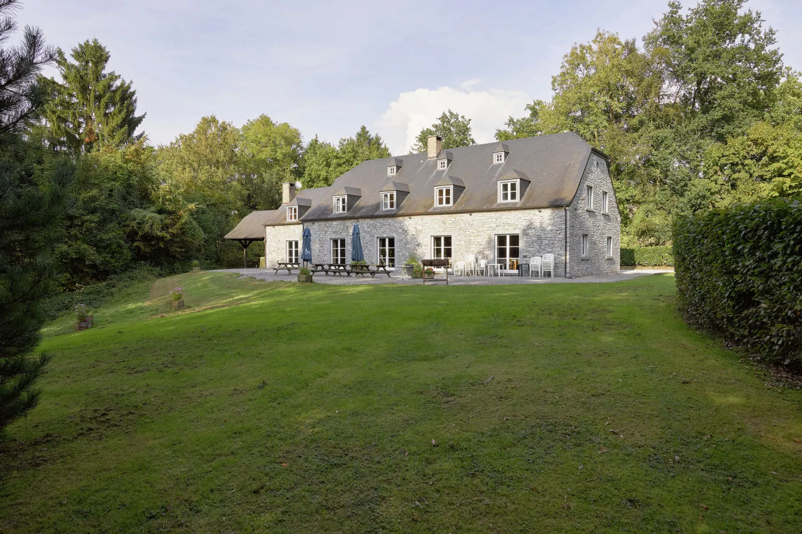 Le Roi-Exterior summer
