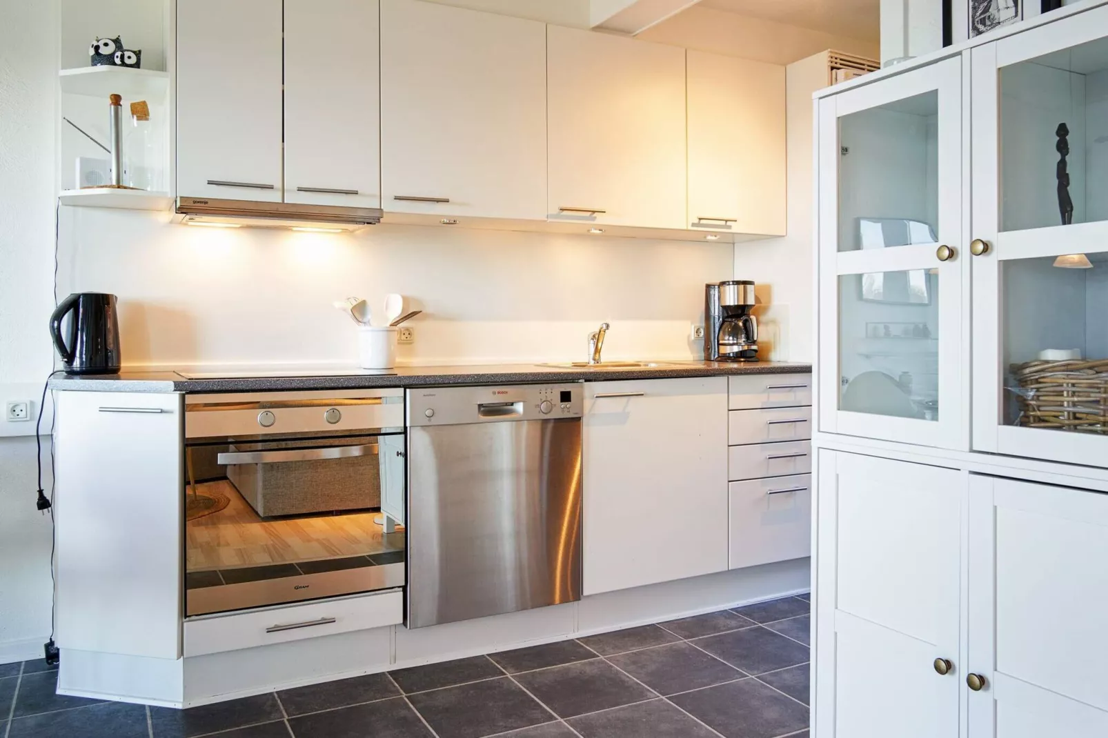 3 room w/seaview-PLUS-Innen