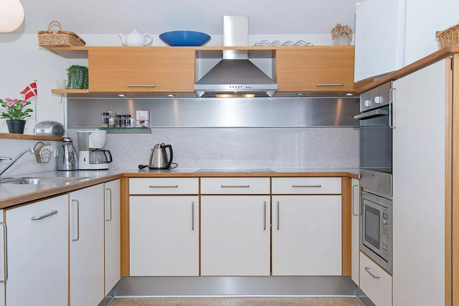 3 room,1 st floor,penthouse-Indoor