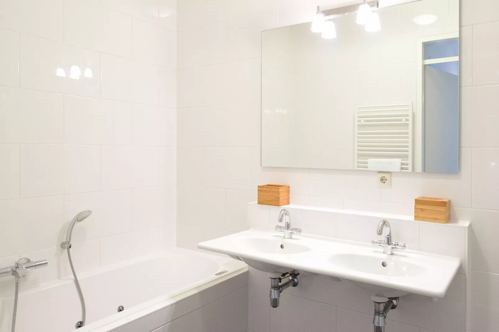 Scheveningen Harbour 54-Bathroom