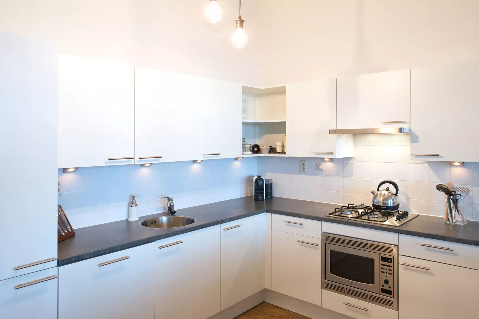 Scheveningen Harbour 54A-Kitchen