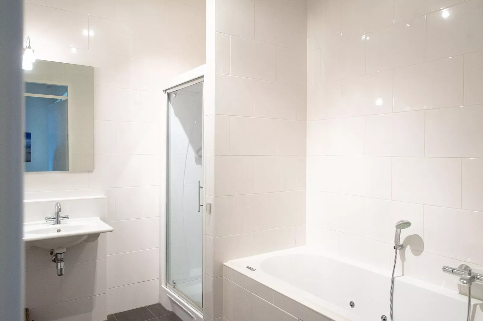 Scheveningen Harbour 54A-Bathroom