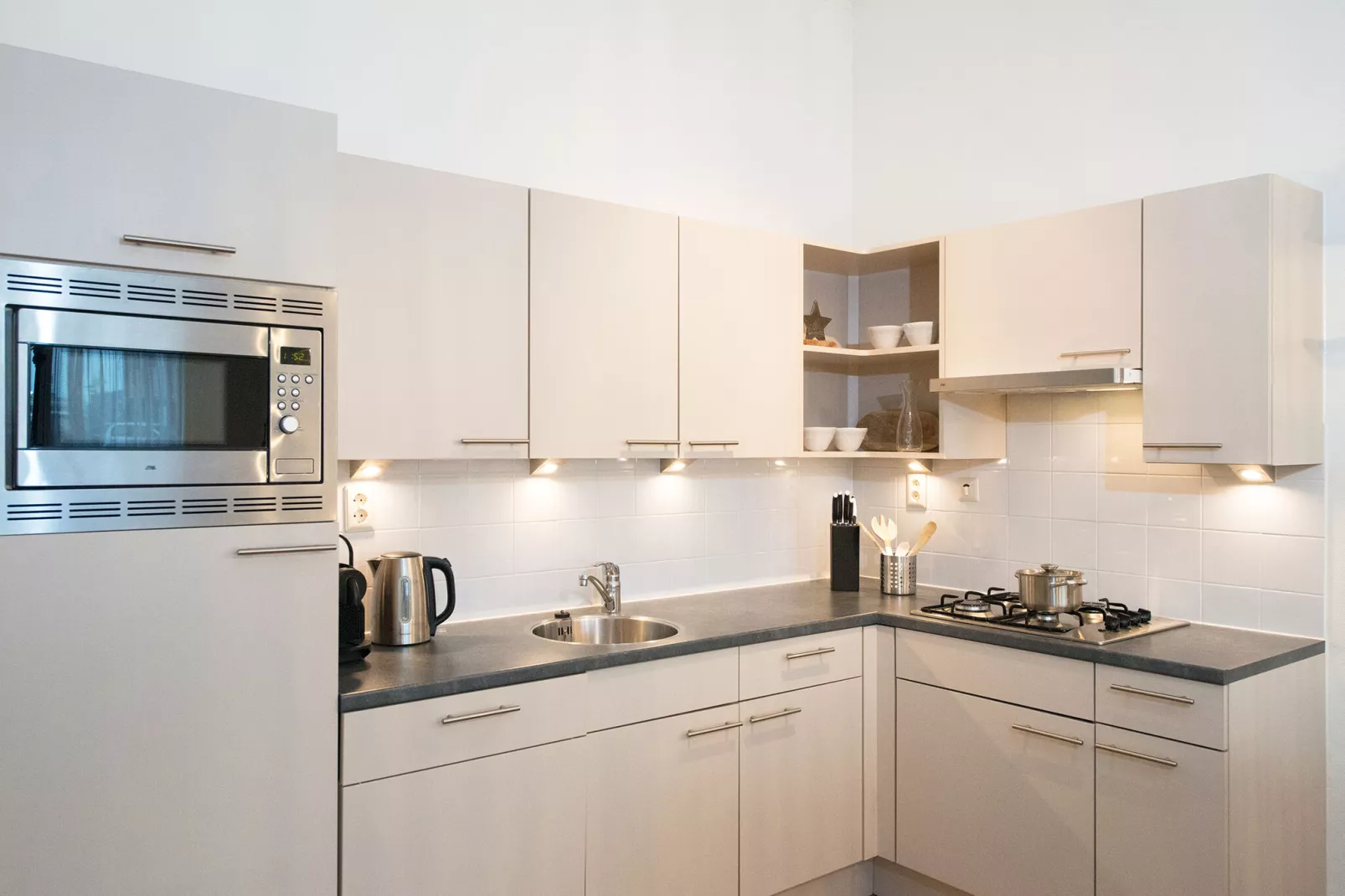 Scheveningen Harbour 56C-Kitchen