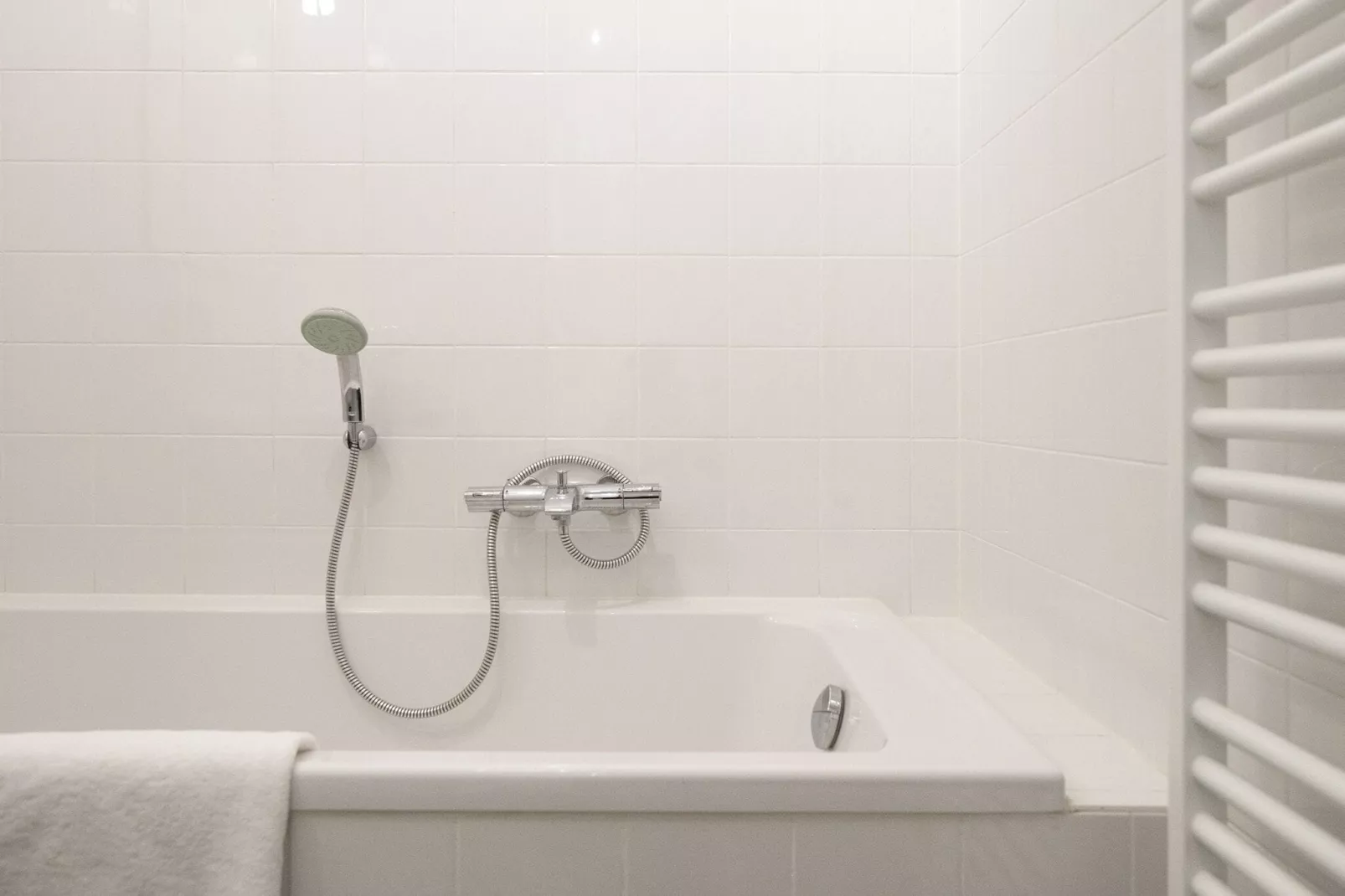 Scheveningen Harbour 56C-Bathroom