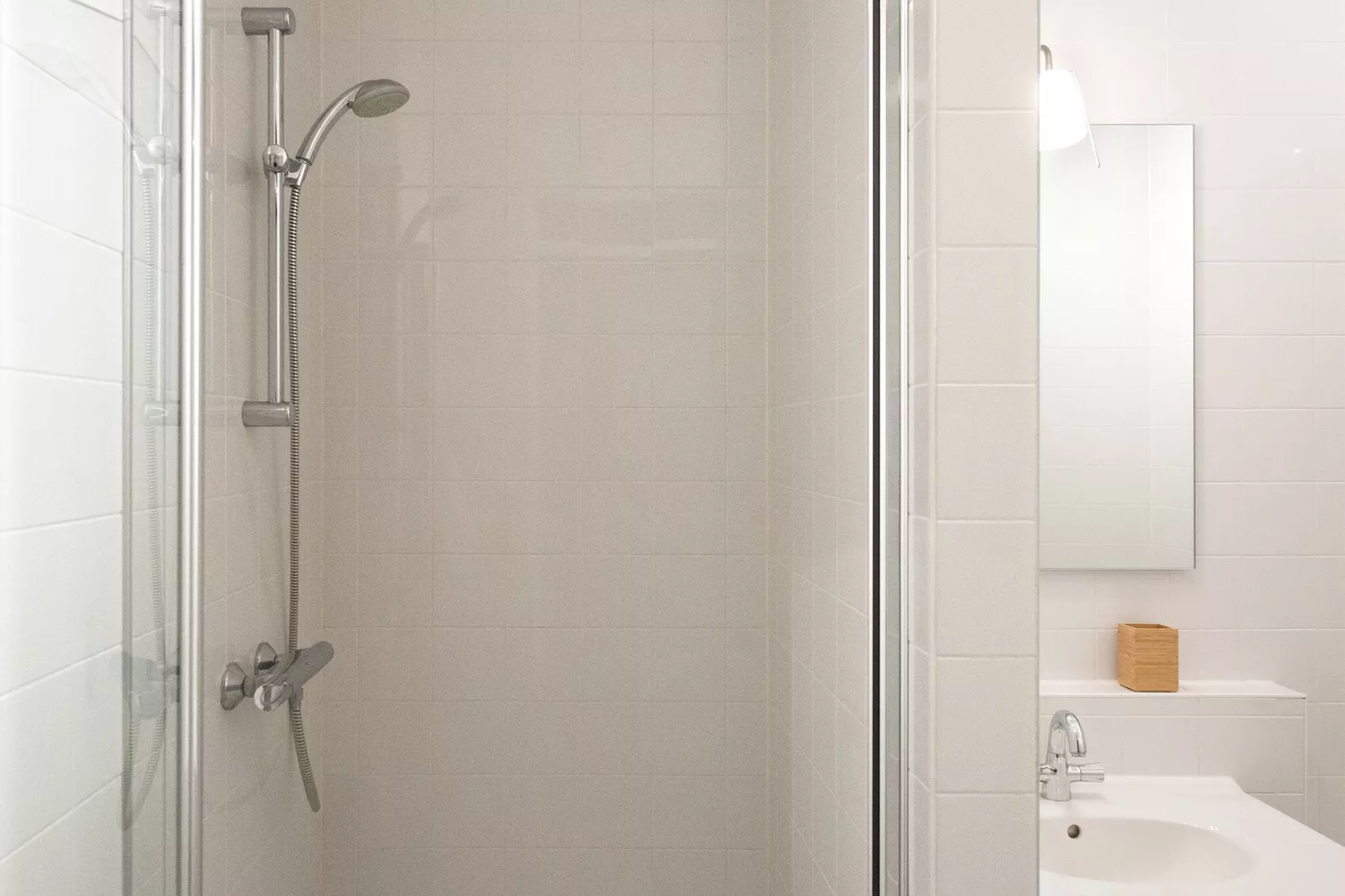 Scheveningen Harbour 56C-Bathroom