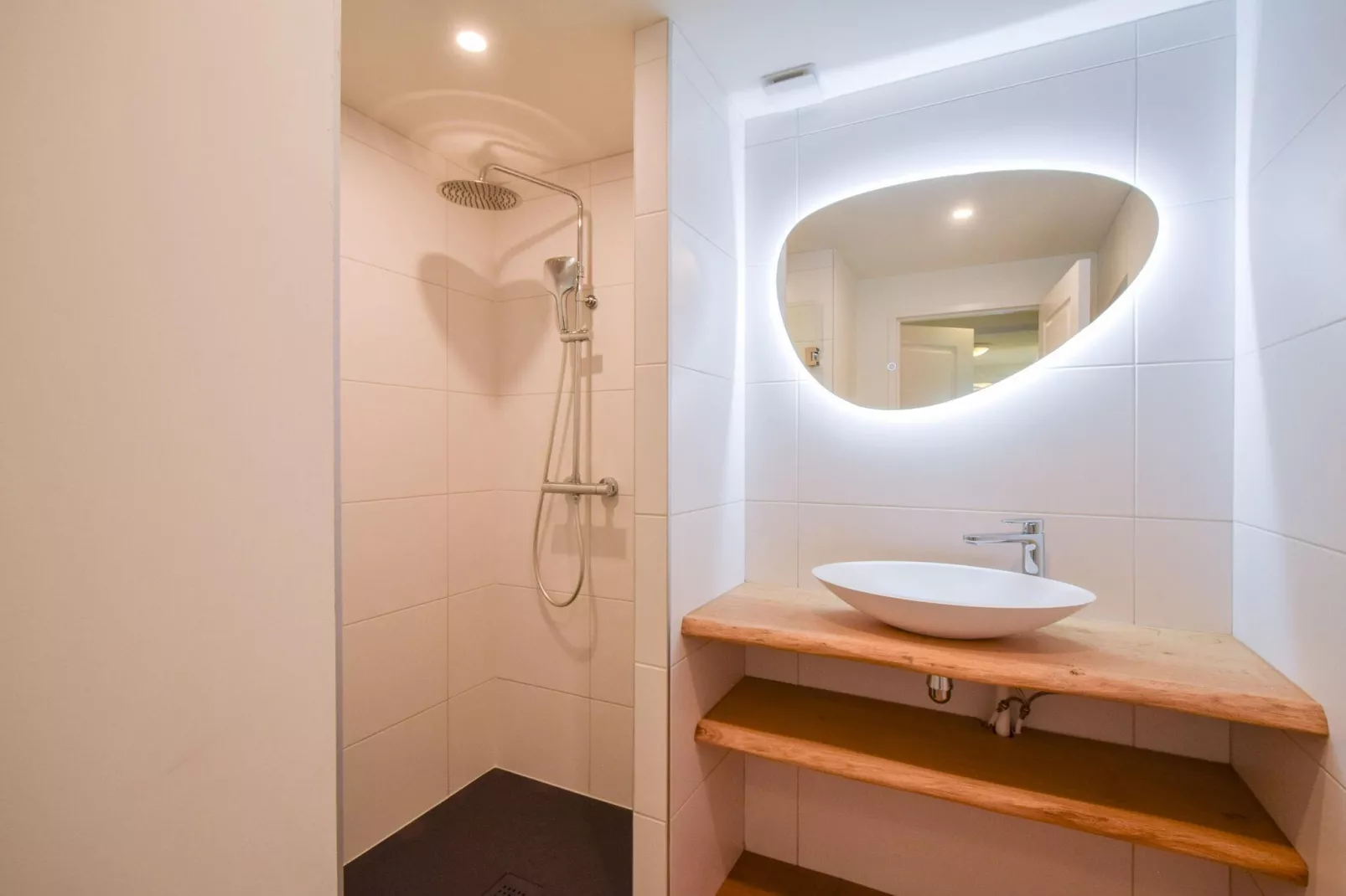 Le Pavillon-Bathroom