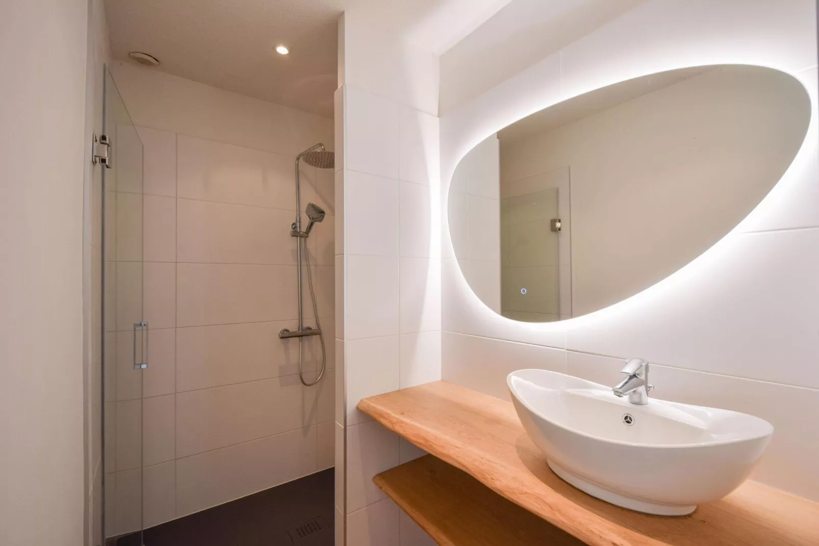 Le Pavillon-Bathroom