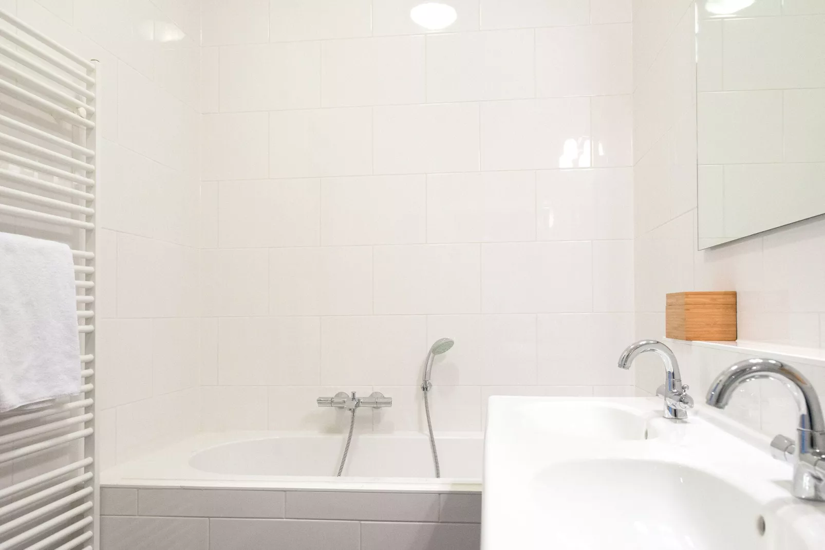 Scheveningen Harbour 56D-Bathroom