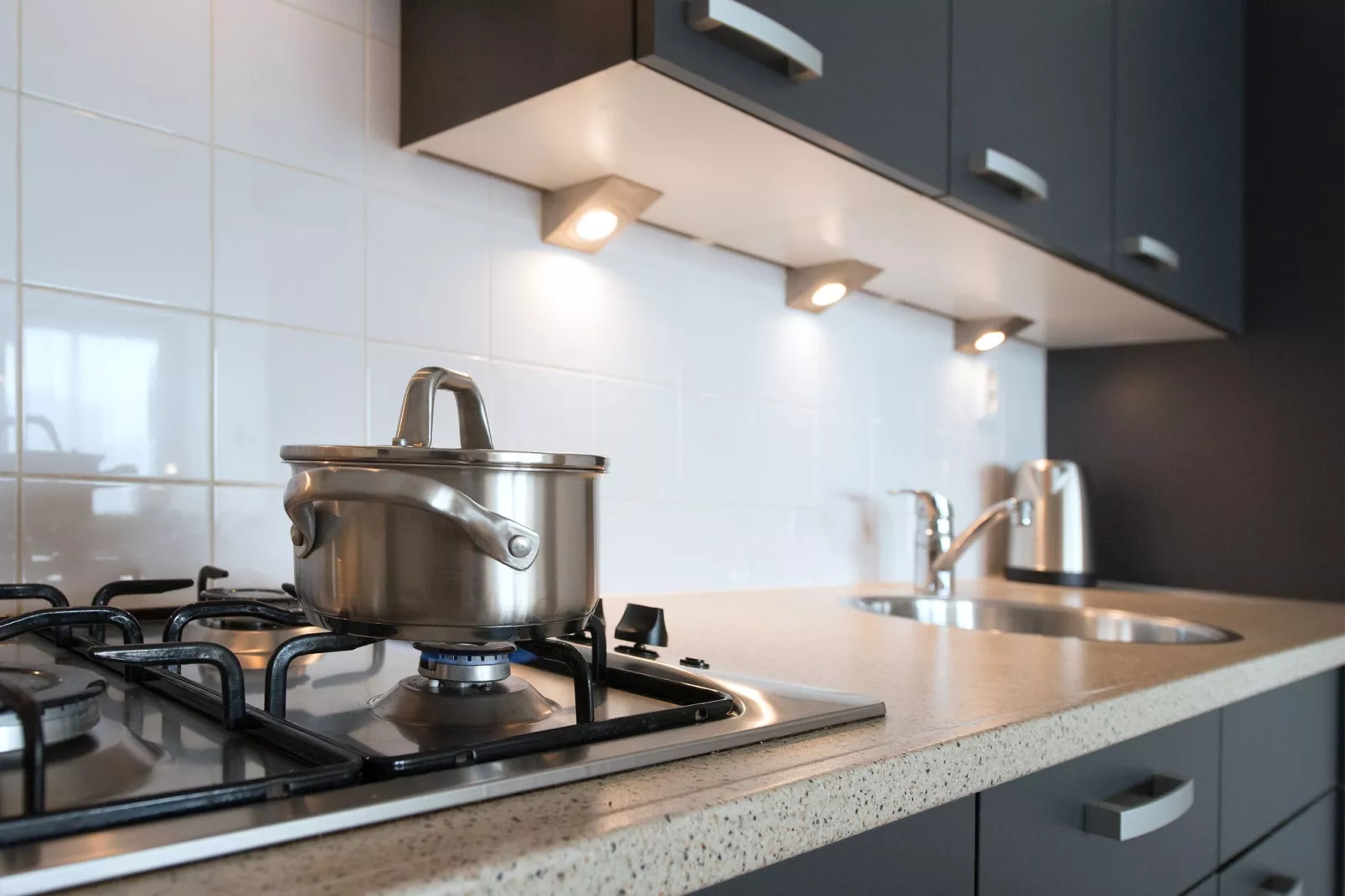 Scheveningen Harbour 58C-Kitchen