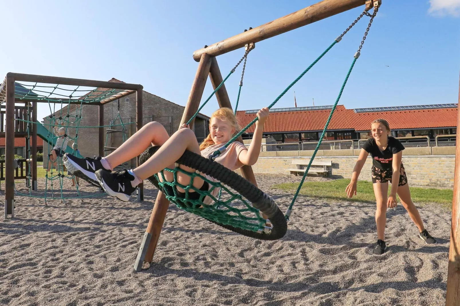 3 room,2 bathrooms - View