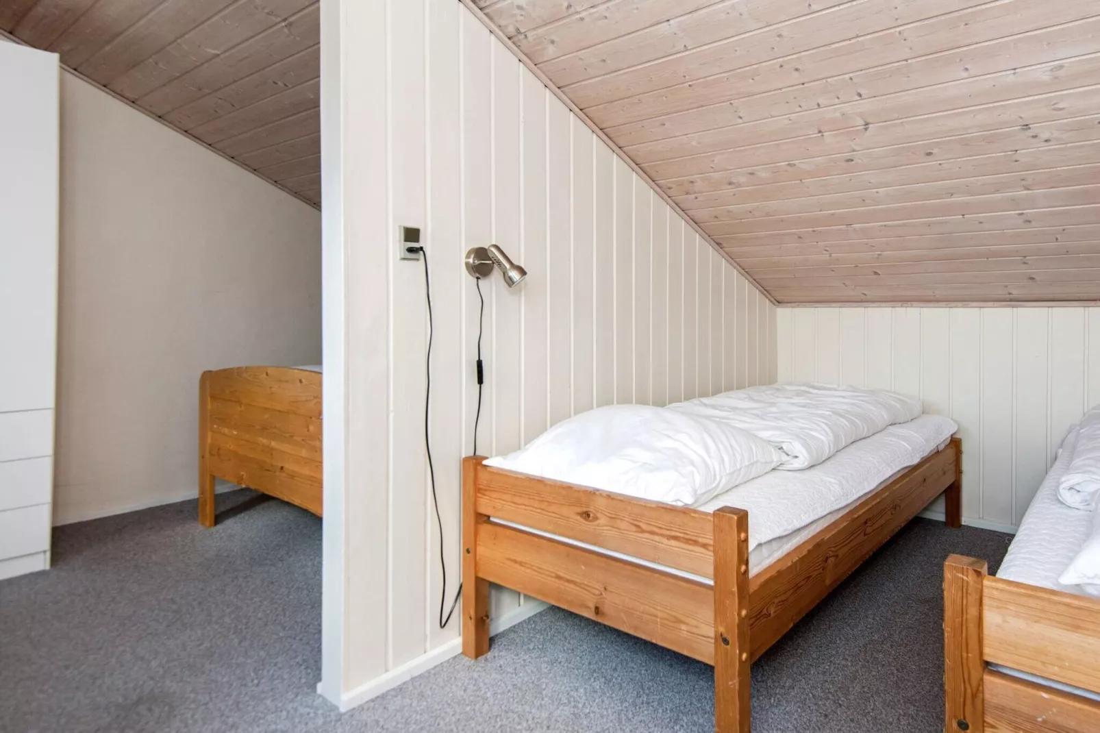 3 room,2 levels,dishwasher-Indoor