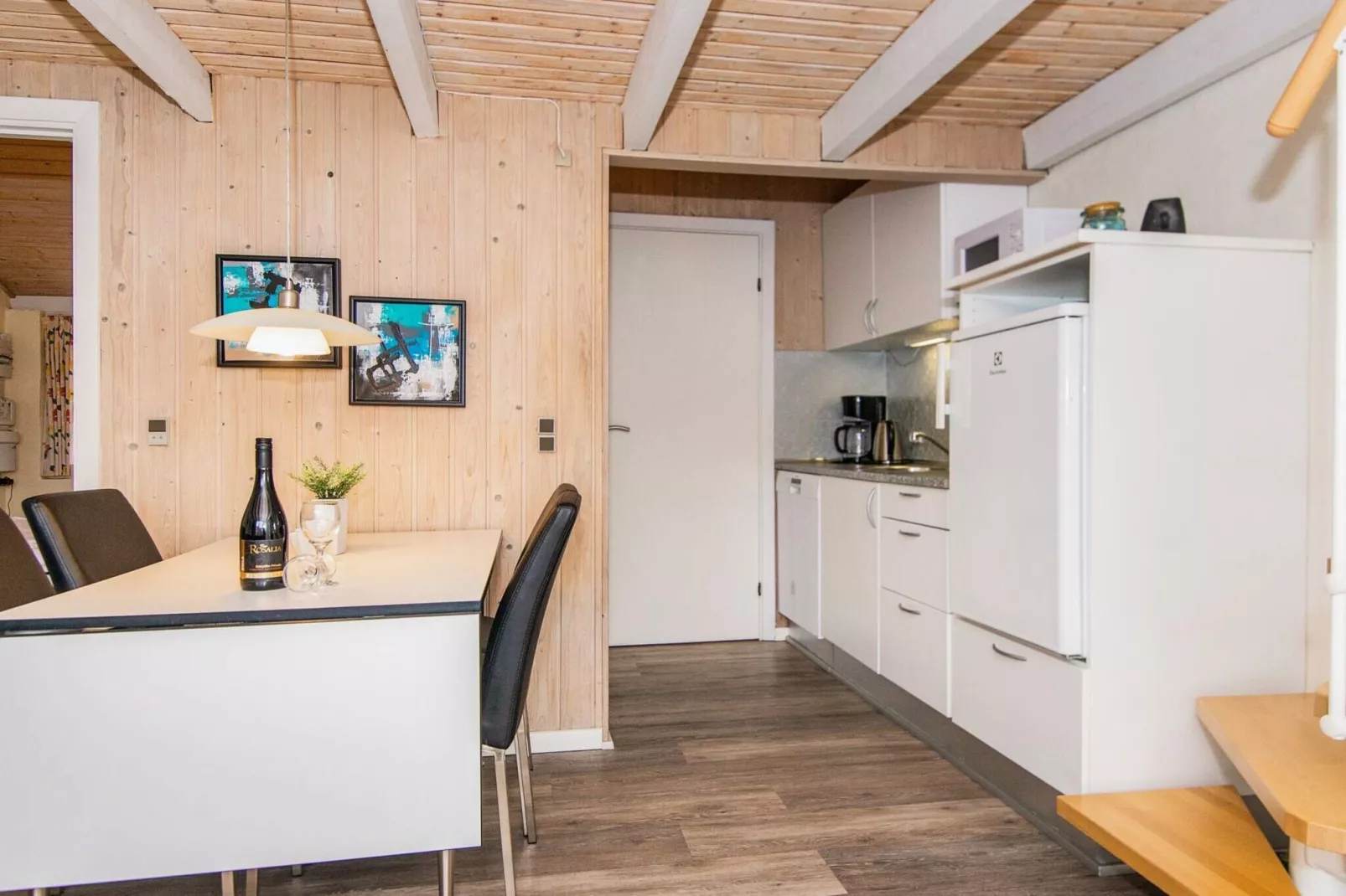 3 room,2 levels,dishwasher-Indoor