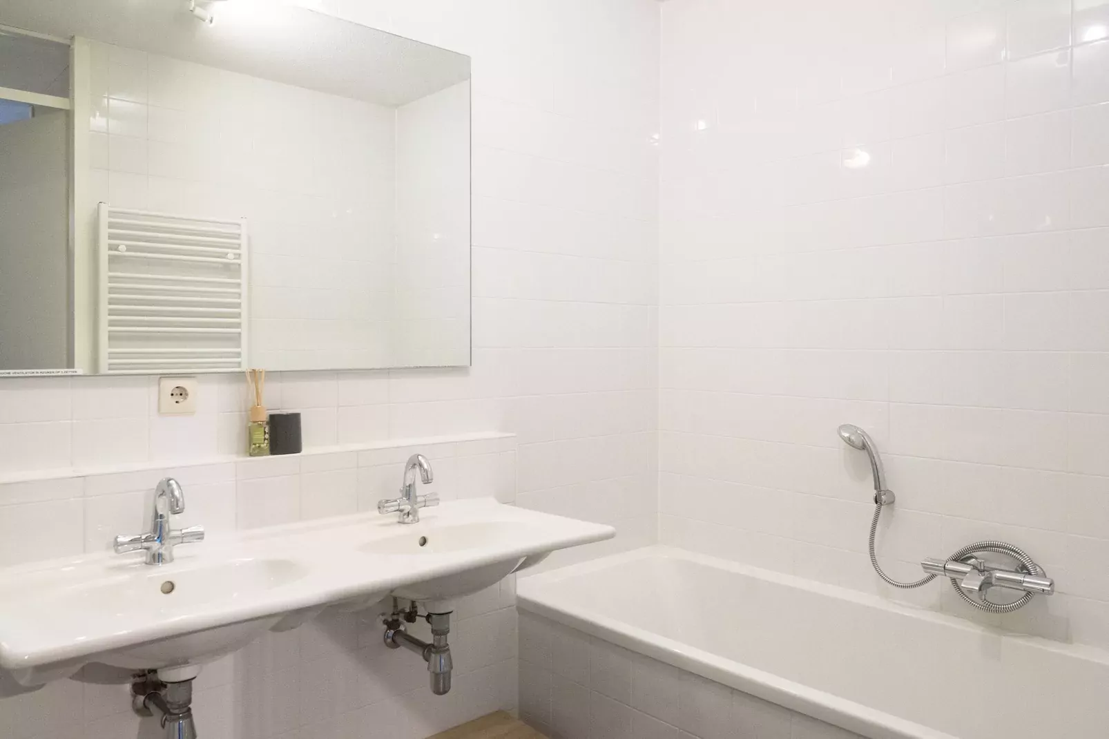 Scheveningen Harbour 58-Bathroom