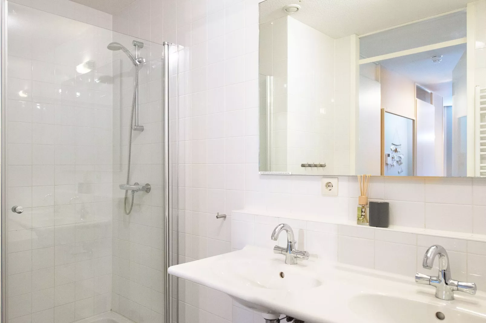 Scheveningen Harbour 58-Bathroom