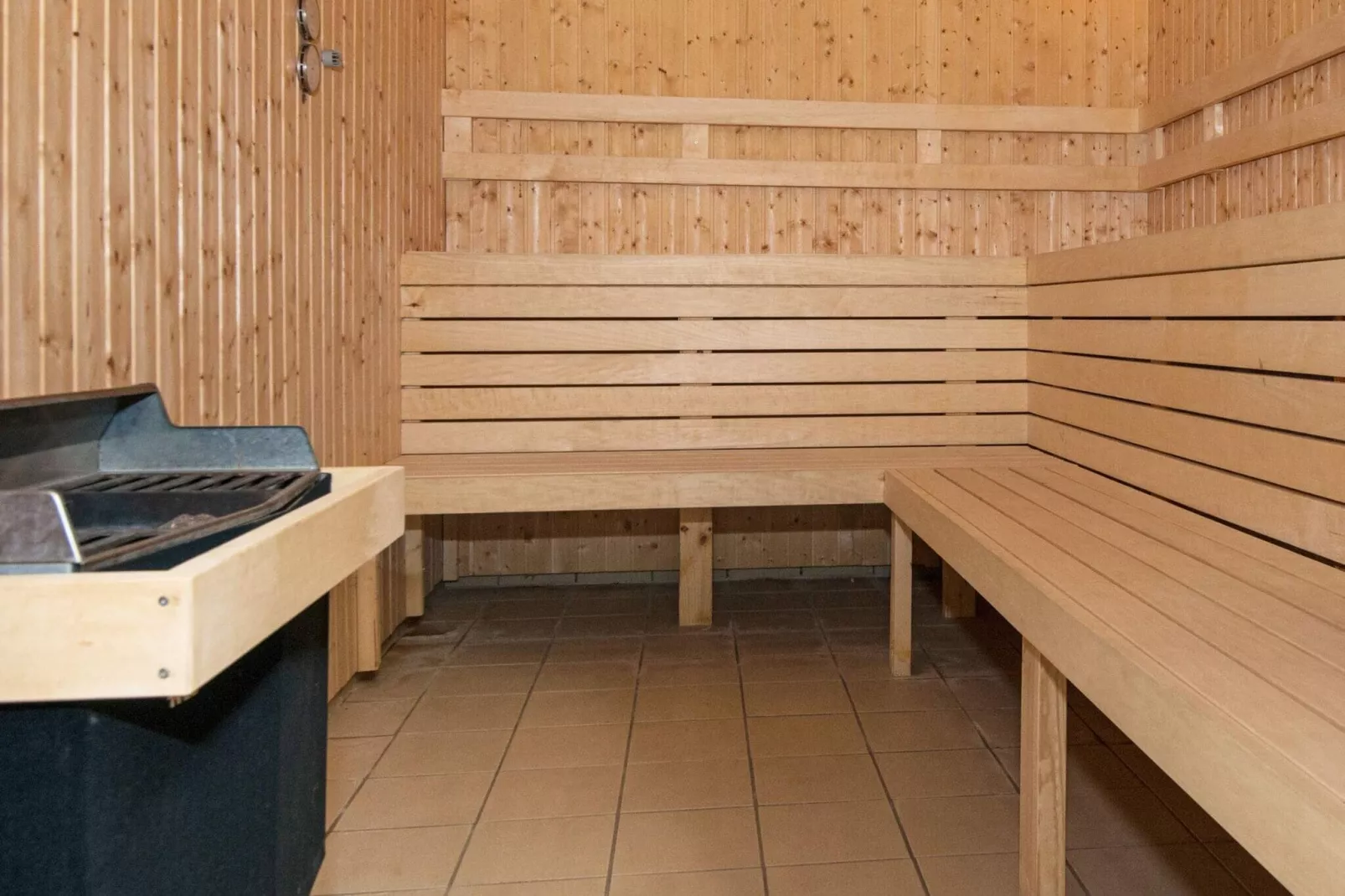 3 room,2 levels,dishwasher.,Premium-Pool
