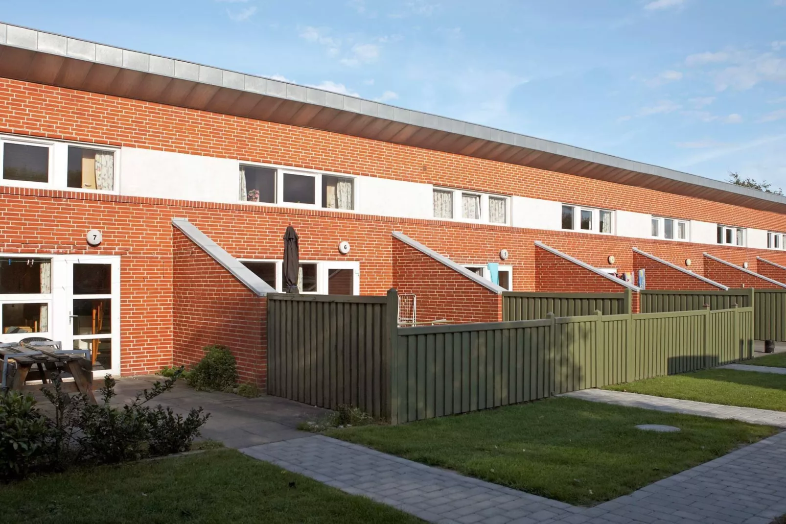 3 room,2 levels-Outdoor
